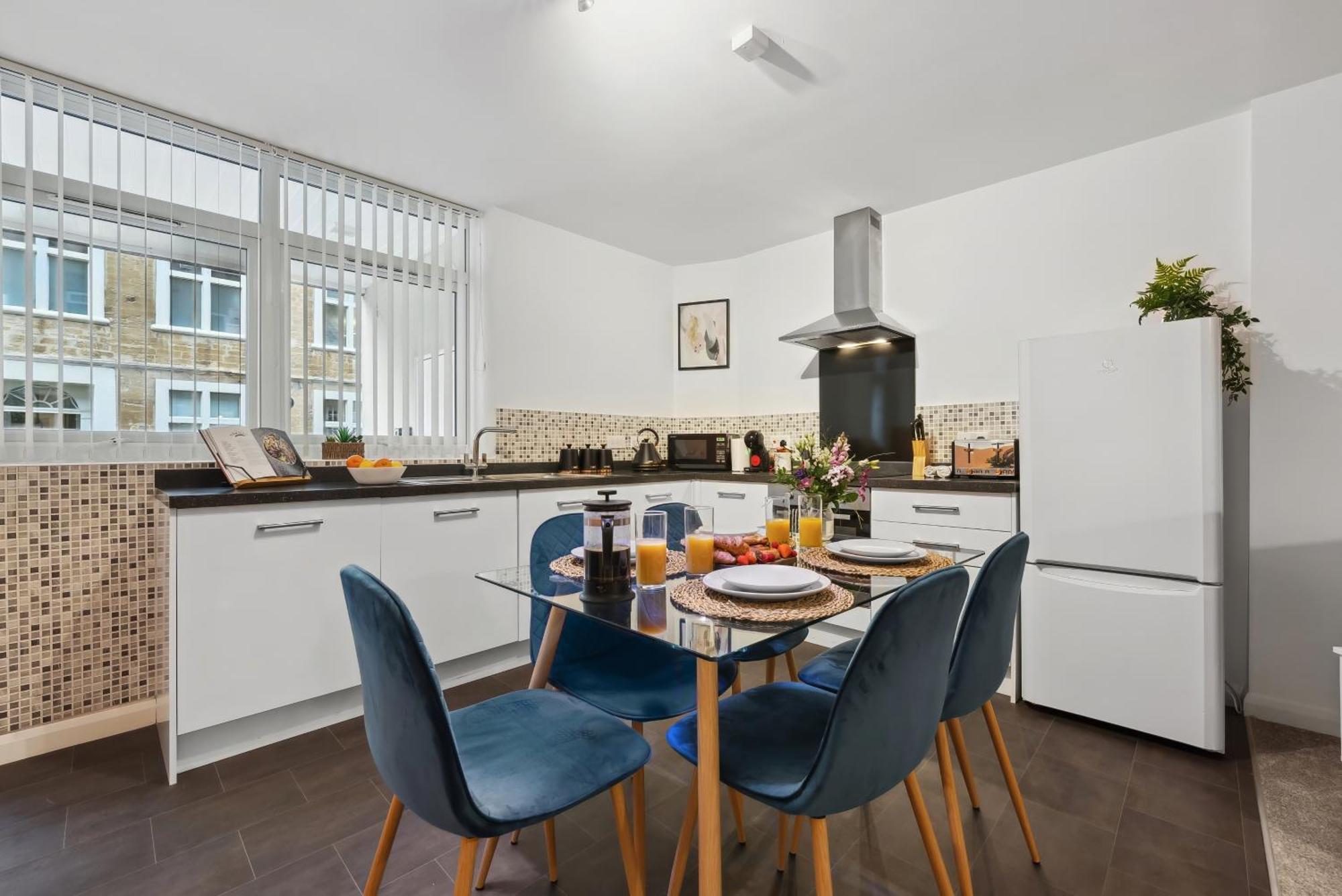Corinium Lodge - Town Centre Apartment Cirencester Extérieur photo